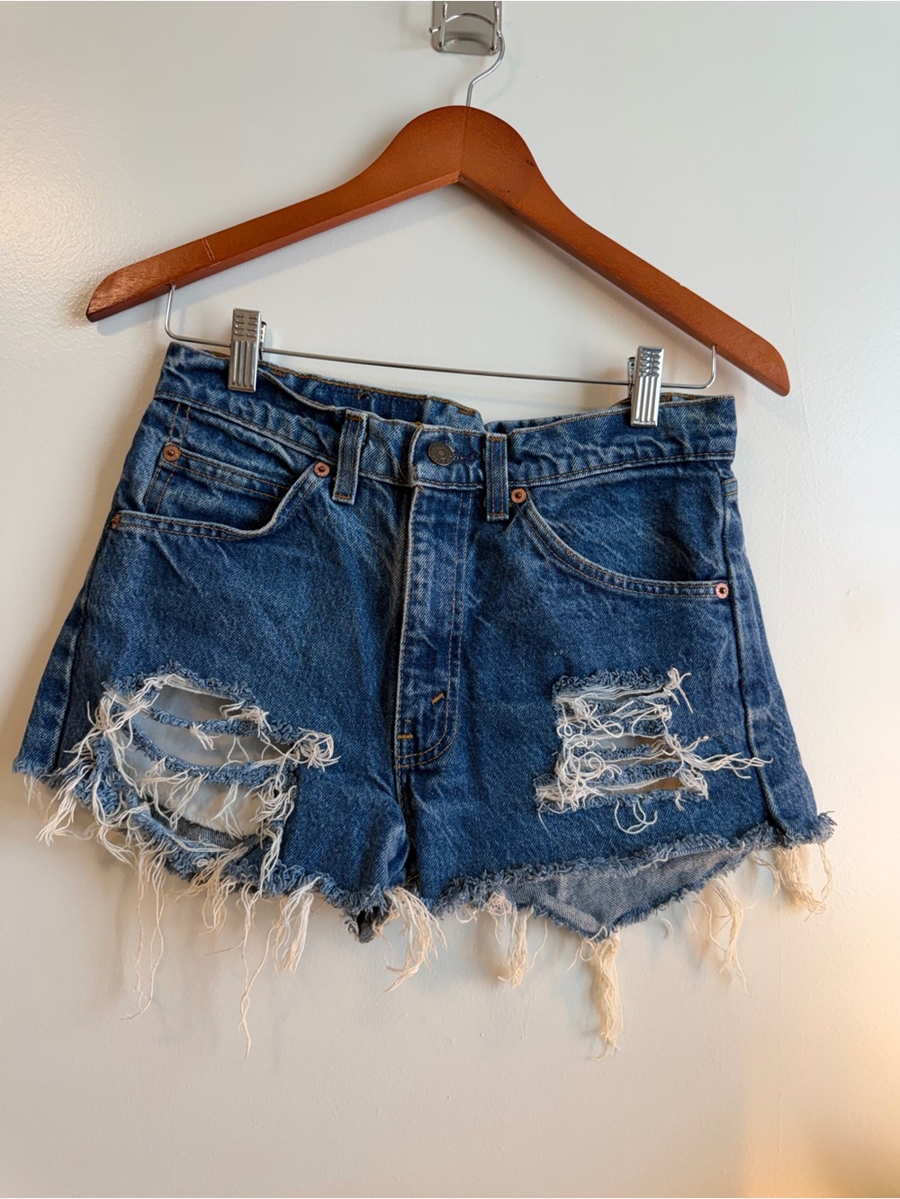 Levi’s vintage Classic Distressed blue Denim Shorts 27